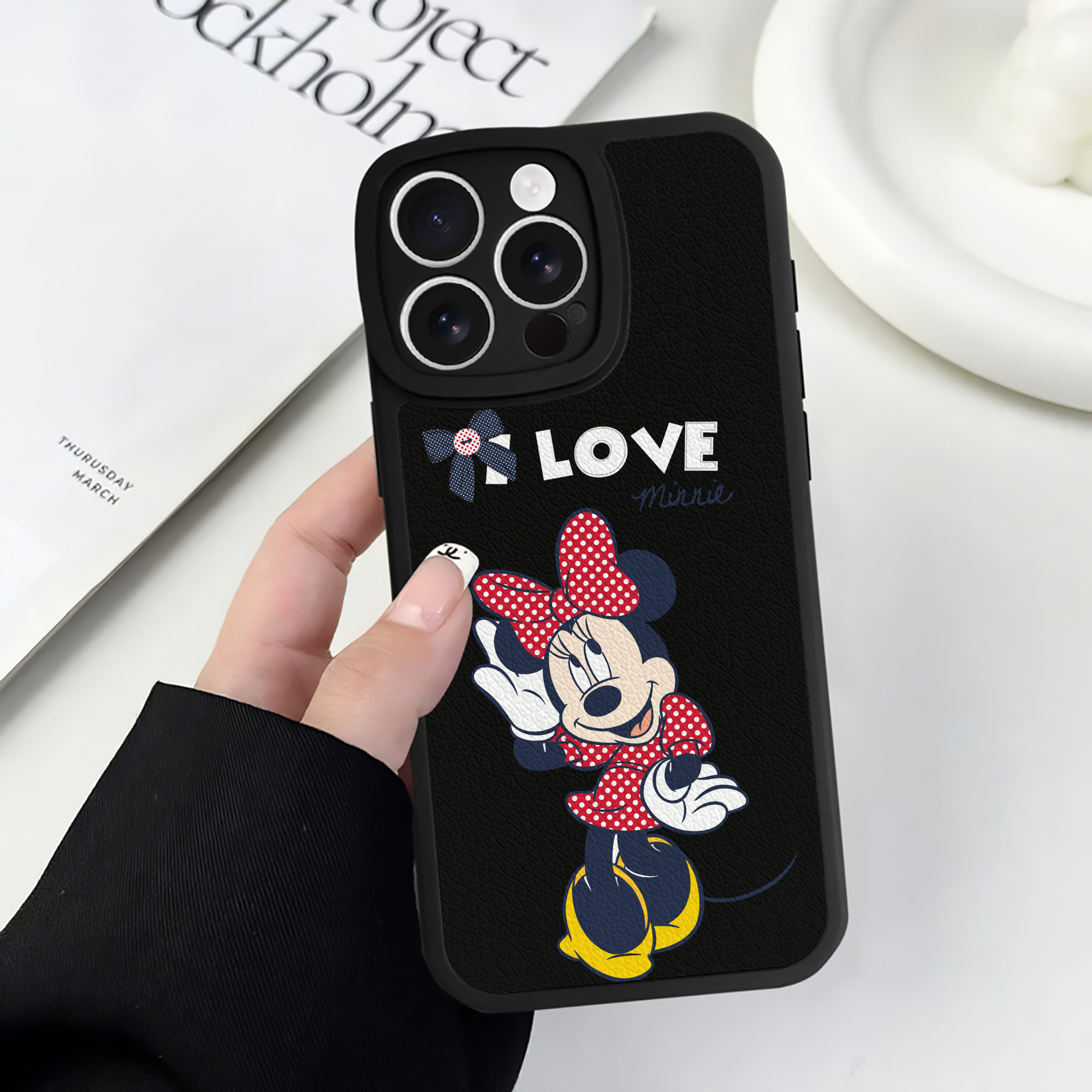 （画像用） ミッキーマウス Mickey Mouse 【iPhone 16シリーズ対応】シリコンスマホケース（レザー調） 材質：シリコン